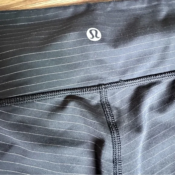 Lululemon InStride Crop Leggings Black Pinstripe Mesh Panel Size 12 - Picture 10 of 15